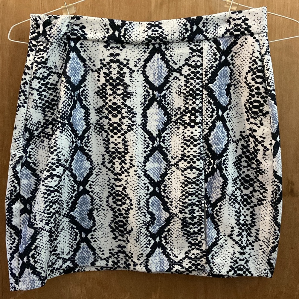 SHEIN Black and Cream Snake Print Mini Skirt